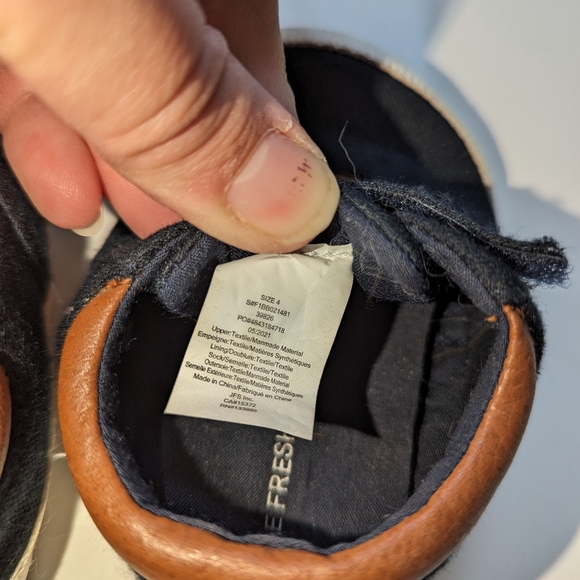 Joe fresh baby boys soft shoes - Picture 3 of 4